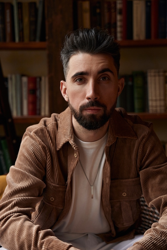 Украинский артист пригласил в &quot;путешествие внутренним миром&quot;